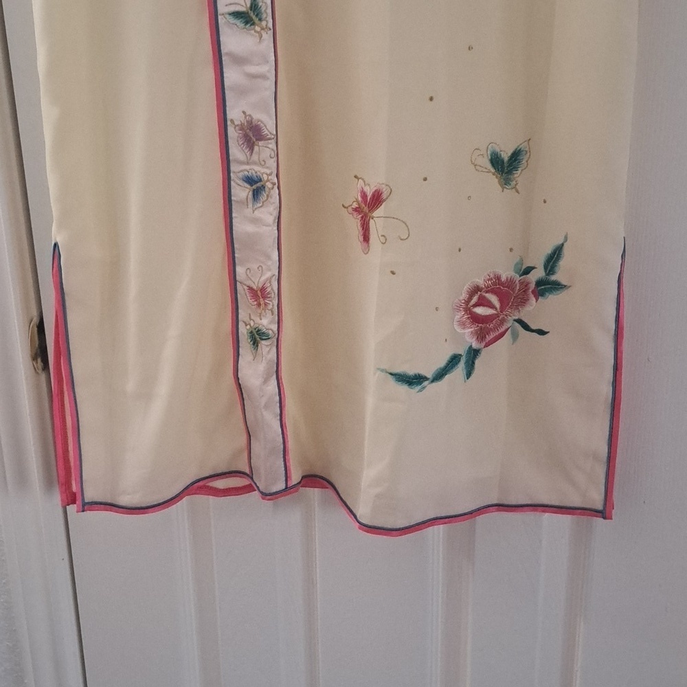 Gorgeous VTG Oriental Silk Floral Dress Or Gown Medium - Picture 3 of 8